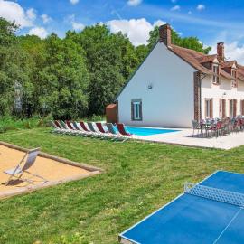 So Villa Les Houx 45 - Heated pool - Soccer - 2h from Paris - 30 beds, Hotel in Triguères
