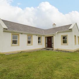 13 Trawmore Cottages, hotel a Keel