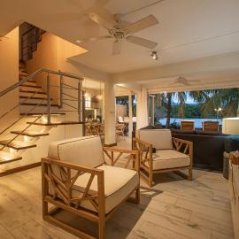 Between 2 waters Villa, free rental car offered., hotel in Tamarin