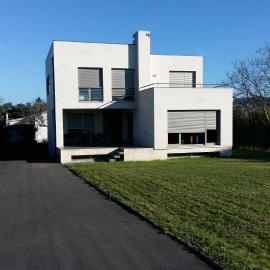 Chalet en Somió con finca independiente, khách sạn ở Gijón