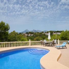 Villa with pool and hot tub on golf course