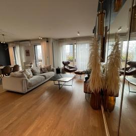 Appartement Luxueux climatisé avec Terrasse, 6 couchages - 17ème Arrondissement de Paris, Hotel in Clichy