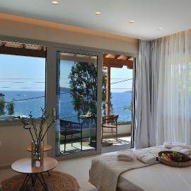 Salty Wave Suites، فندق في مدينة سكياثوس