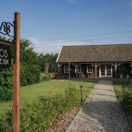 De Os aan de dijk – hotel w mieście Grafhorst
