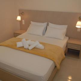 Eleni Kandilari Rooms, מלון בקוקינון נירון