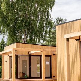 Lodge by Rhine with Stunning Water Views, hotel u Wellu