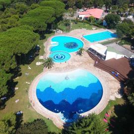 Shaded Retreat by the Beach, hotel in Baia Domizia