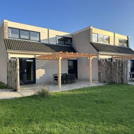 Holiday Home on Texel with Garden Terrace โรงแรมในเดอค็อกส์ดอร์ป