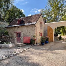 Le grand Moulin, hotel in Pernay