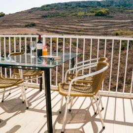 A Seaside Holiday Home with Country Views in Gozo, hotel v destinácii Żebbuġ