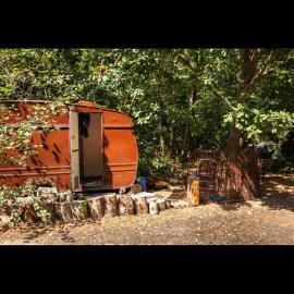 little vintage caravan with cosy log burner, hotel in Canterbury