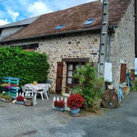 La petite ferme de Lucie et Andréa, Hotel in Saint-Vitte-sur-Briance