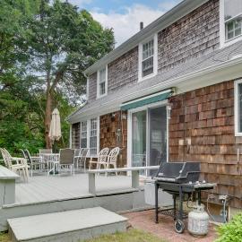 1 Mi to Marina! Hyannis Family Getaway w/ Deck, hôtel à Hyannis