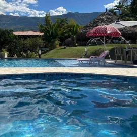 Támesis में, होटल increible casa de campo con piscina y jacuzzi!