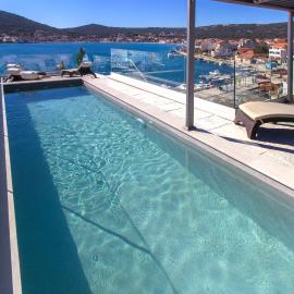 Seafront villa with roofpool, perfect getaway