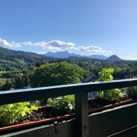 Cozy Apartment with a wonderful Panoramic View, hotel in Schiefling am See