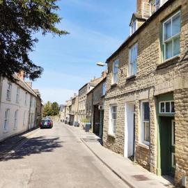 Spacious 1-bed apartment with super king or twin in central Charlbury, Cotswolds, hotel in Charlbury
