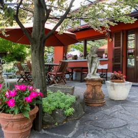 B&B - FORESTERIA - Frontelago Lake Como, hotel in Mandello del Lario