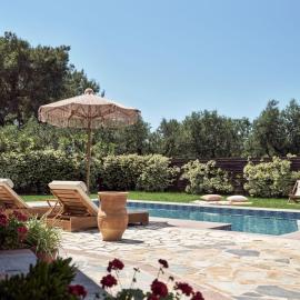 La Maison Du Maire - Luxury Villa with Private Pool, by ZanteWize, hotel a Sarakinádhon