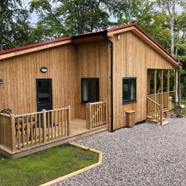 Breckland Lodge 2 with Hot Tub: Belladrum şehrinde bir otel