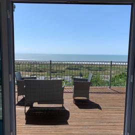 Cliff Haven, A coastal apartment with spectacular sea views, "Dogs go free"