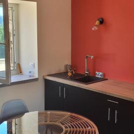 Maisonnette en pierre rénovée