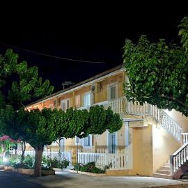 Casa Dyonisia Tsilivi: Planos şehrinde bir otel