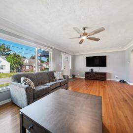 Charming Erie Home ~ 2 Mi to Downtown Delights!, Hotel in Erie