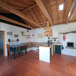 Casita - your home in Flores, hotel in Lajes das Flores