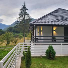 White Story, hotel a Brezoi
