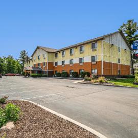 Days Inn & Suites by Wyndham Traverse City, hotel en Traverse City
