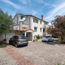 Apartments and rooms by the sea Mrljane, Pasman - 327, hotell sihtkohas Neviđane