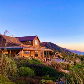 Wild Weka Eco Stay - Off-Grid 4WD Recommended, hotel v destinácii Waimarie