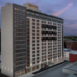 SpringHill Suites by Marriott New York Queens, khách sạn ở Queens