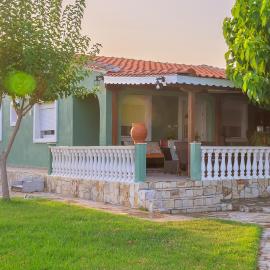 EVA'S BEACH HOUSE DIKELLA، فندق في Dhíkella