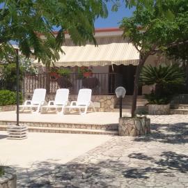 Villa Nàmali just 100 meters from the sea !!!, hotel Trappetóban