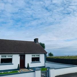 Farsnagh Cottage, hotel a Newport Trench