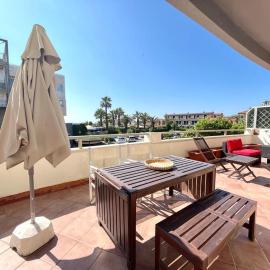 Imperiale Apartment, hotel u gradu Tirenija