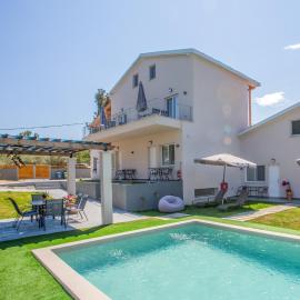 Privileged villa, hotel v mestu Néa Péramos