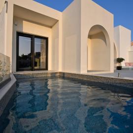 Artium Villa with Outdoor Pool hosted by K&K, hotel in Foinikiá