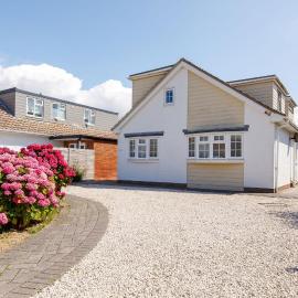 Family Seaside Retreat - 5 minutes to Beach