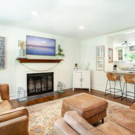 Cozy Creekside Rancher-Heart of Downtown Knoxville, hotell i Knoxville
