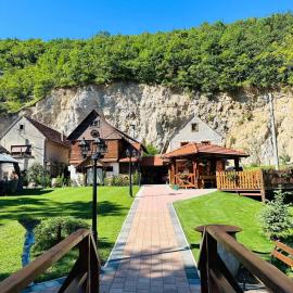 Stara hiža pod Okićem โรงแรมในยาสเตรบาร์สโก