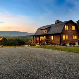 Riverside Rose Cabin: Luxe*LogCabin*MtnView*Sleeps12*Secluded*Shenandoah, hotel a Rileyville