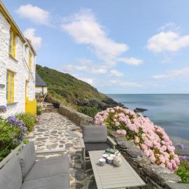 포틀로에 위치한 호텔 Kerbenetty Harbour Cottage