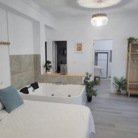 APARTAMENTO DELUXE JACUZZI WHITE y JACUZZI BLACK, ξενοδοχείο σε El Bosque