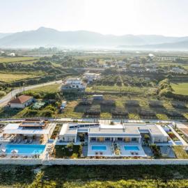 Trinity Design Suites, hotel v destinácii Valanidorachi