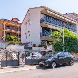 Apartments with parking space Crikvenica - 5494