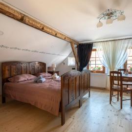 Notranjska hiša - traditional country house, close to the world attraction Cerknica lake, hótel í Begunje pri Cerknici