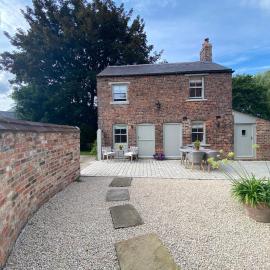 Grooms Cottage by Sheriff Hutton Castle near York
